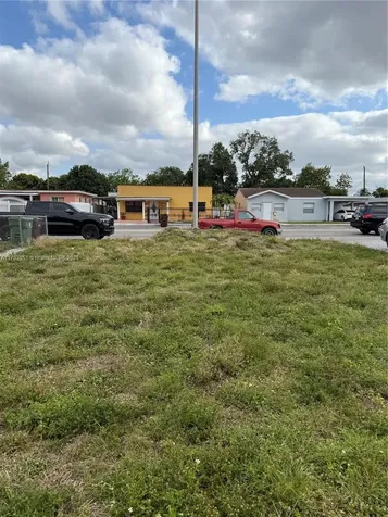 137 W 32 Street Hialeah FL 33012