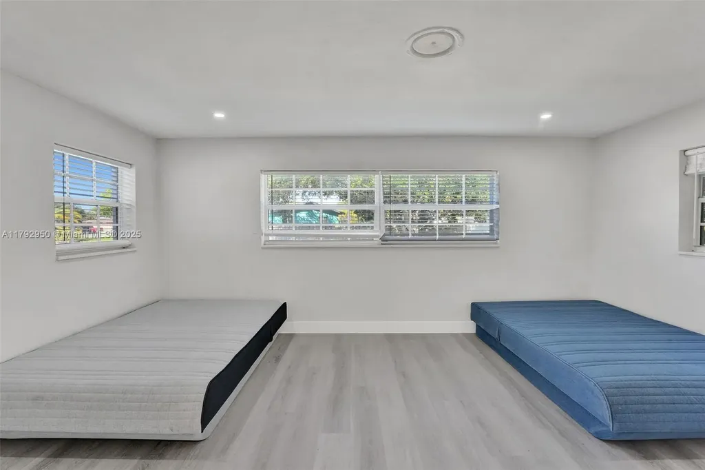 5657 Grant Street Hollywood FL 33021