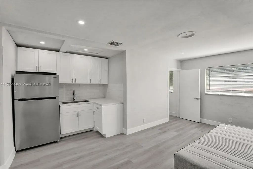 5657 Grant Street Hollywood FL 33021