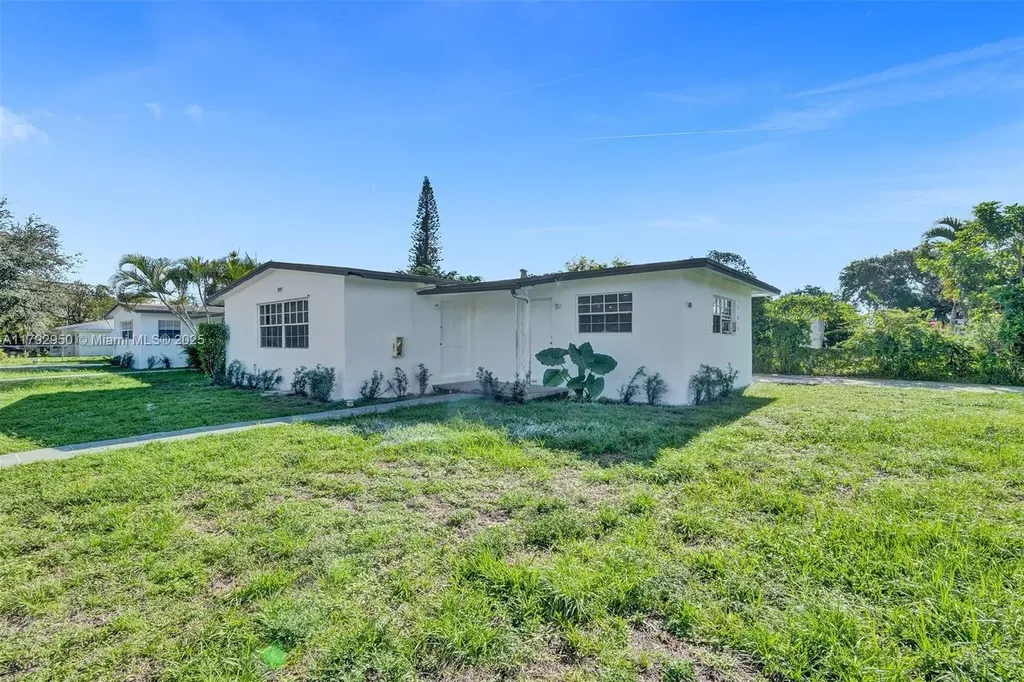 5657 Grant Street Hollywood FL 33021