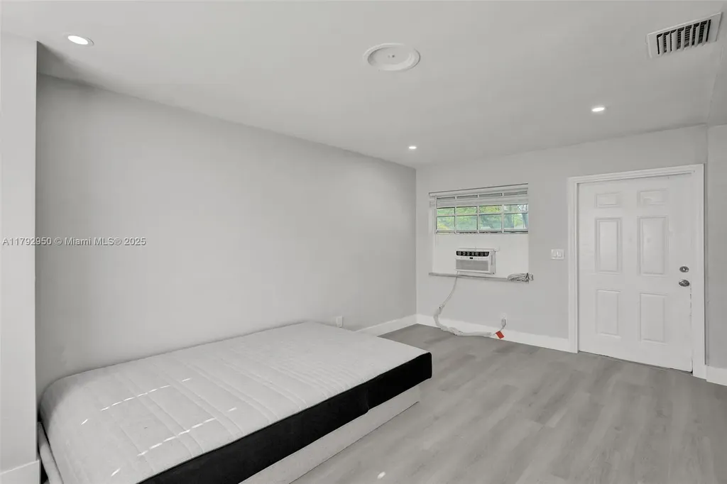 5657 Grant Street Hollywood FL 33021