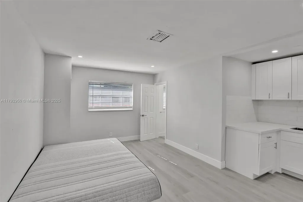 5657 Grant Street Hollywood FL 33021