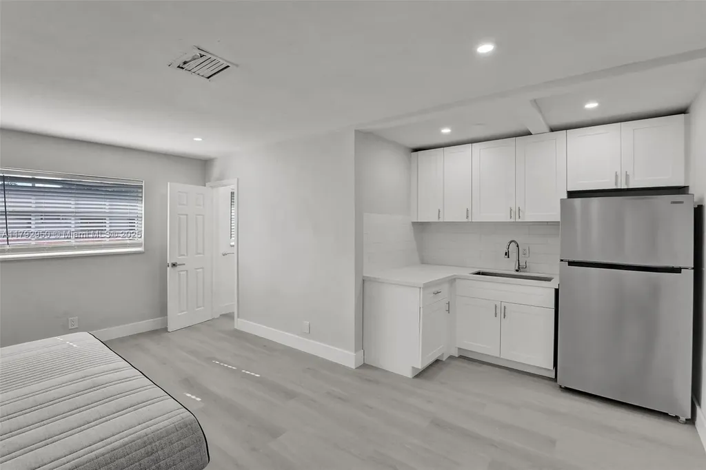 5657 Grant Street Hollywood FL 33021