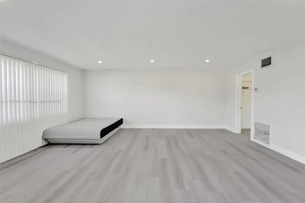 5657 Grant Street Hollywood FL 33021