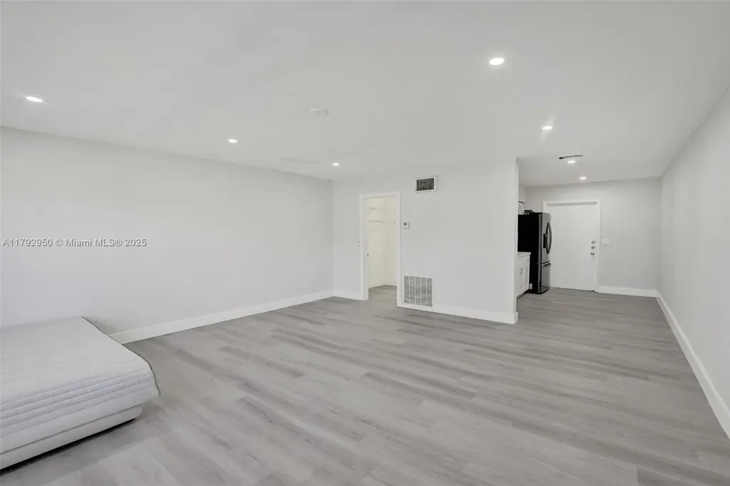 5657 Grant Street Hollywood FL 33021