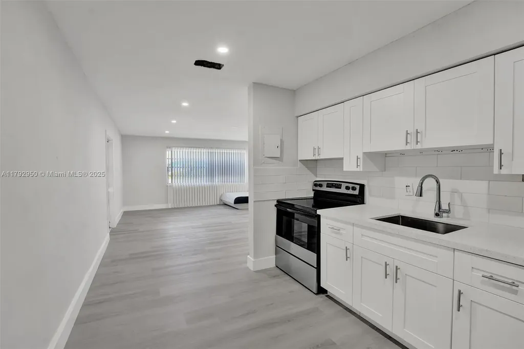 5657 Grant Street Hollywood FL 33021