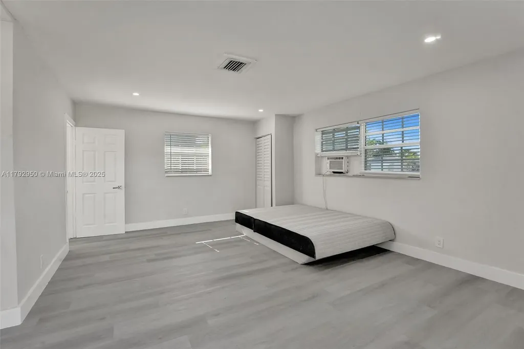 5657 Grant Street Hollywood FL 33021