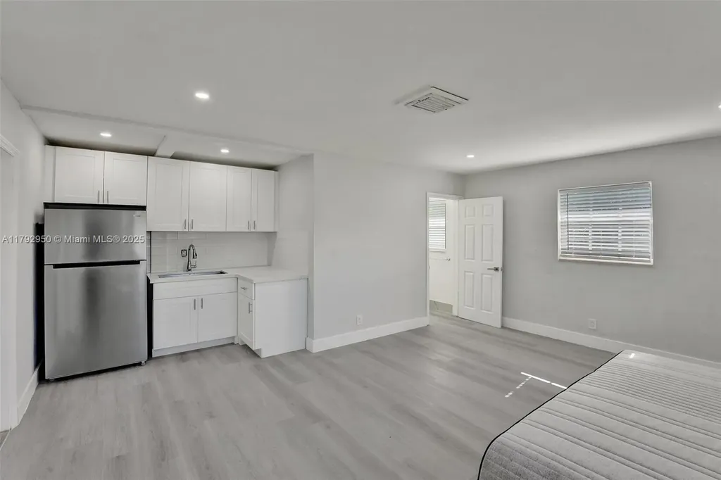 5657 Grant Street Hollywood FL 33021