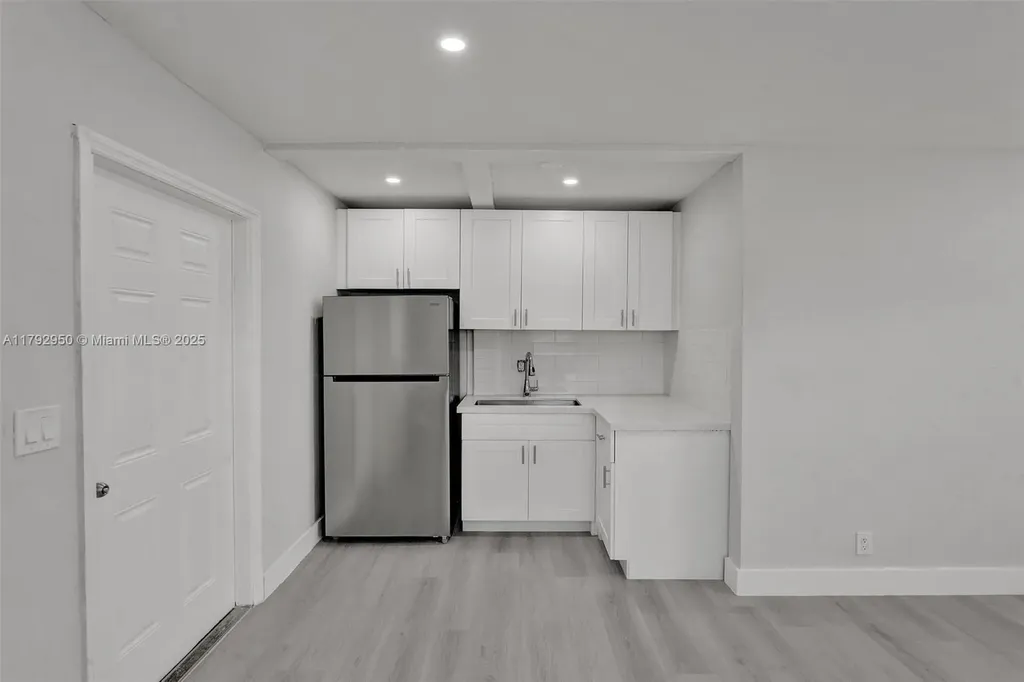 5657 Grant Street Hollywood FL 33021