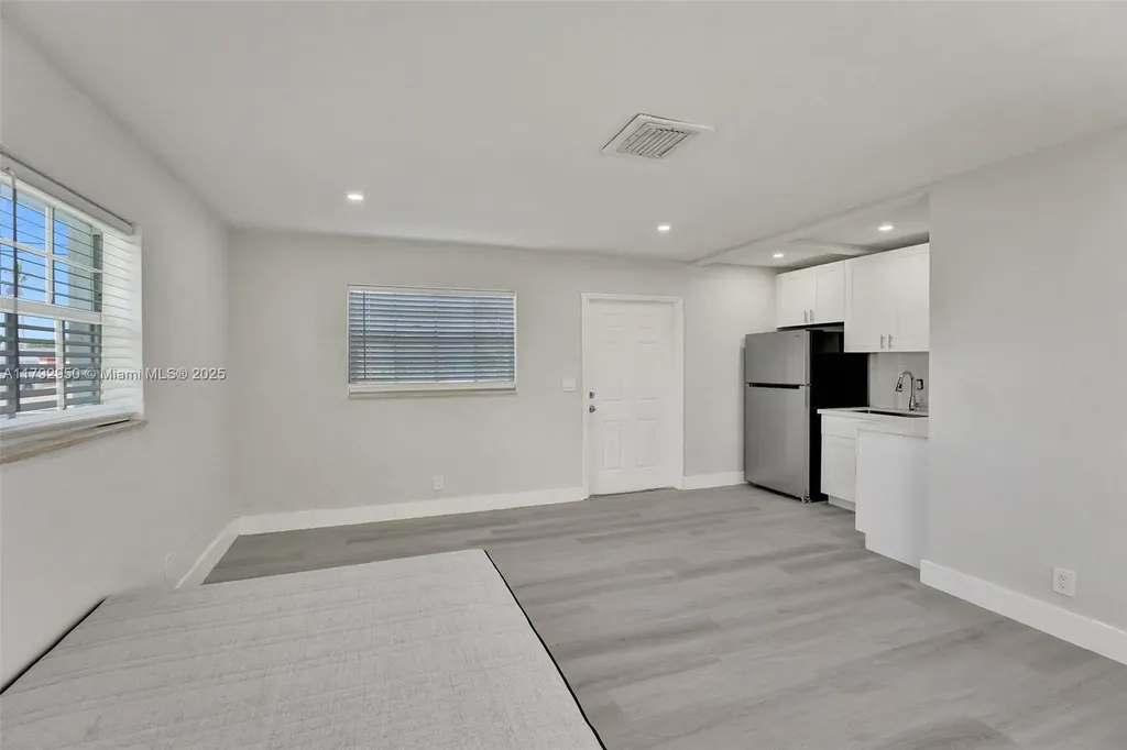 5657 Grant Street Hollywood FL 33021