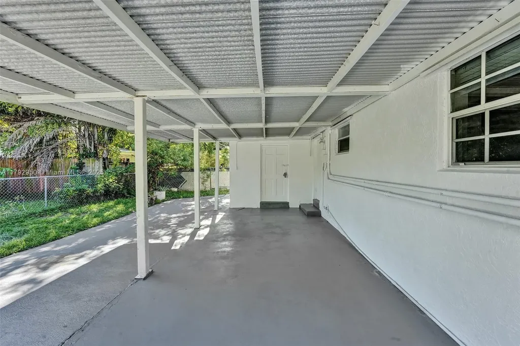 5657 Grant Street Hollywood FL 33021