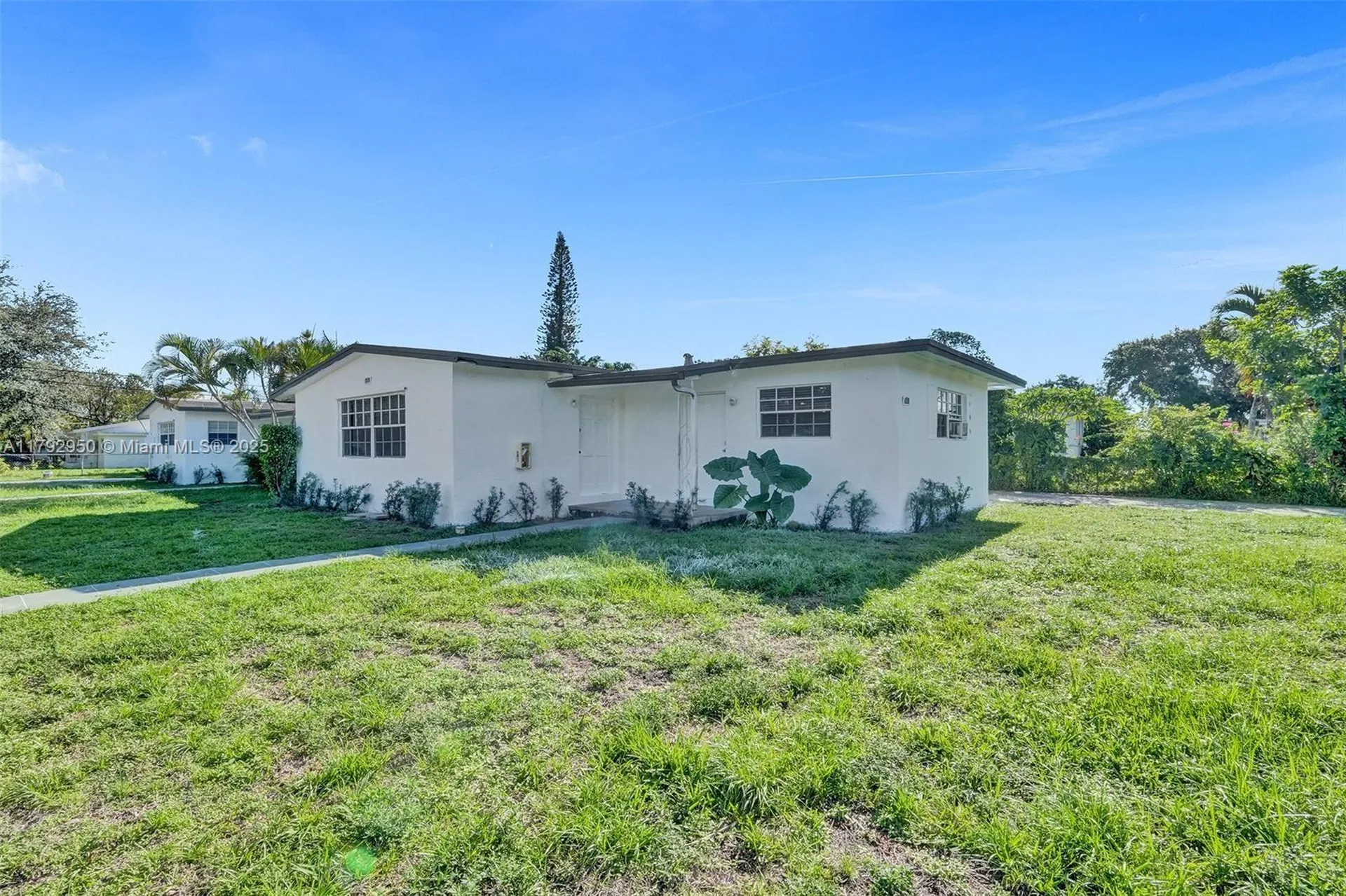 5657 Grant Street Hollywood FL 33021