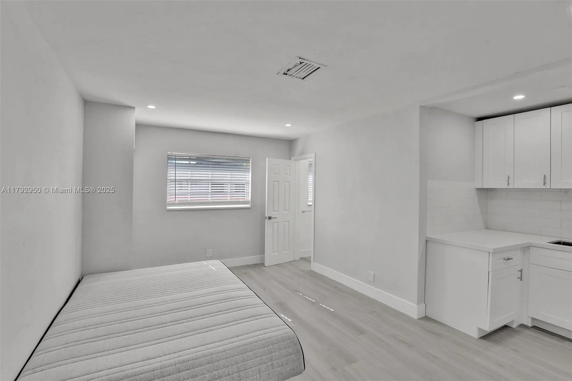 5657 Grant Street Hollywood FL 33021