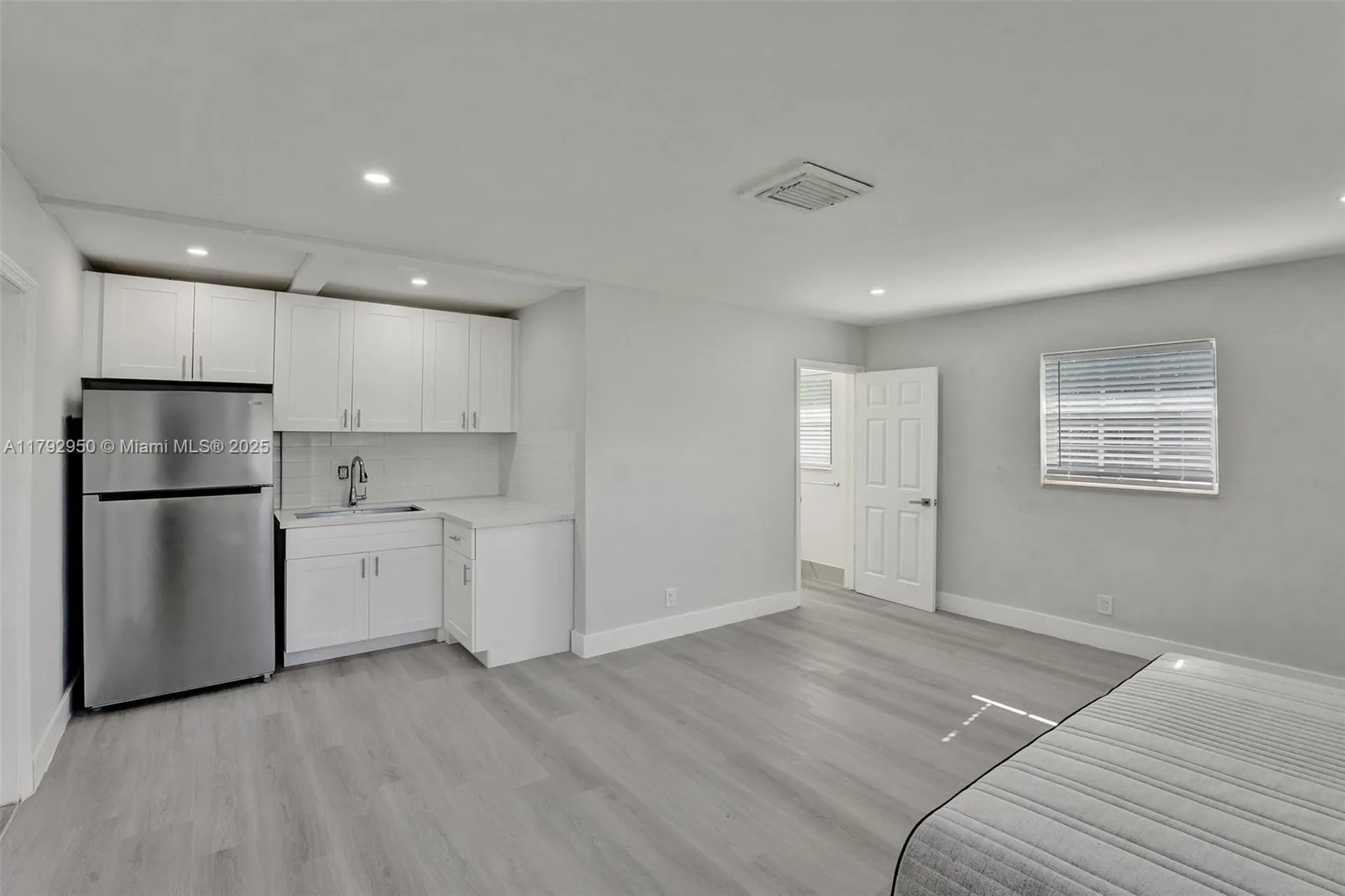 5657 Grant Street Hollywood FL 33021