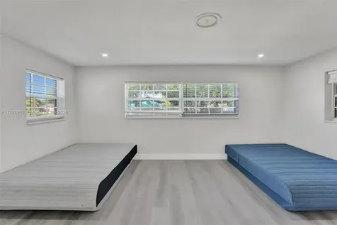 5657 Grant Street Hollywood FL 33021