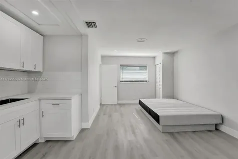 5657 Grant Street Hollywood FL 33021