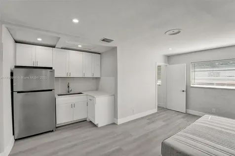 5657 Grant Street Hollywood FL 33021