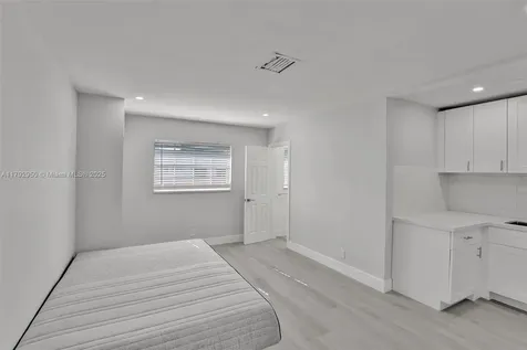 5657 Grant Street Hollywood FL 33021