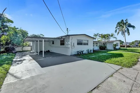 5657 Grant Street Hollywood FL 33021