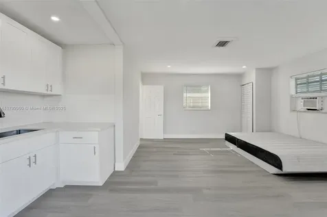 5657 Grant Street Hollywood FL 33021