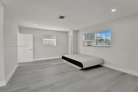 5657 Grant Street Hollywood FL 33021