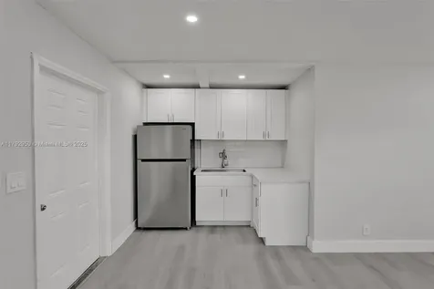 5657 Grant Street Hollywood FL 33021