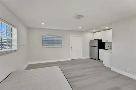 5657 Grant Street Hollywood FL 33021