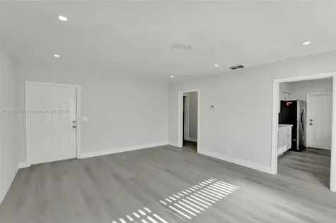 5657 Grant Street Hollywood FL 33021