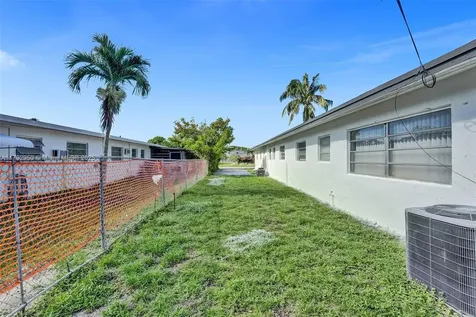5657 Grant Street Hollywood FL 33021