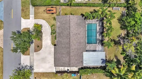 19241 SW 93rd Road Cutler Bay FL 33157