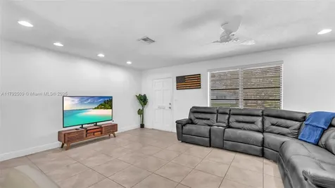 19241 SW 93rd Road Cutler Bay FL 33157