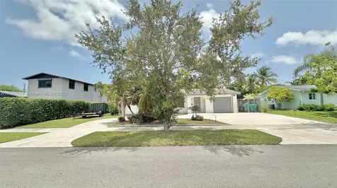 19241 SW 93rd Road Cutler Bay FL 33157