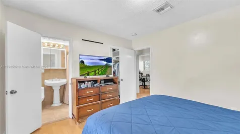 19241 SW 93rd Road Cutler Bay FL 33157