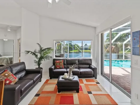 1230 SW 102nd Avenue Pembroke Pines FL 33025