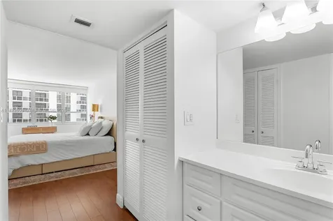 11 Island Avenue Miami Beach FL 33139