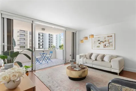 11 Island Avenue Miami Beach FL 33139