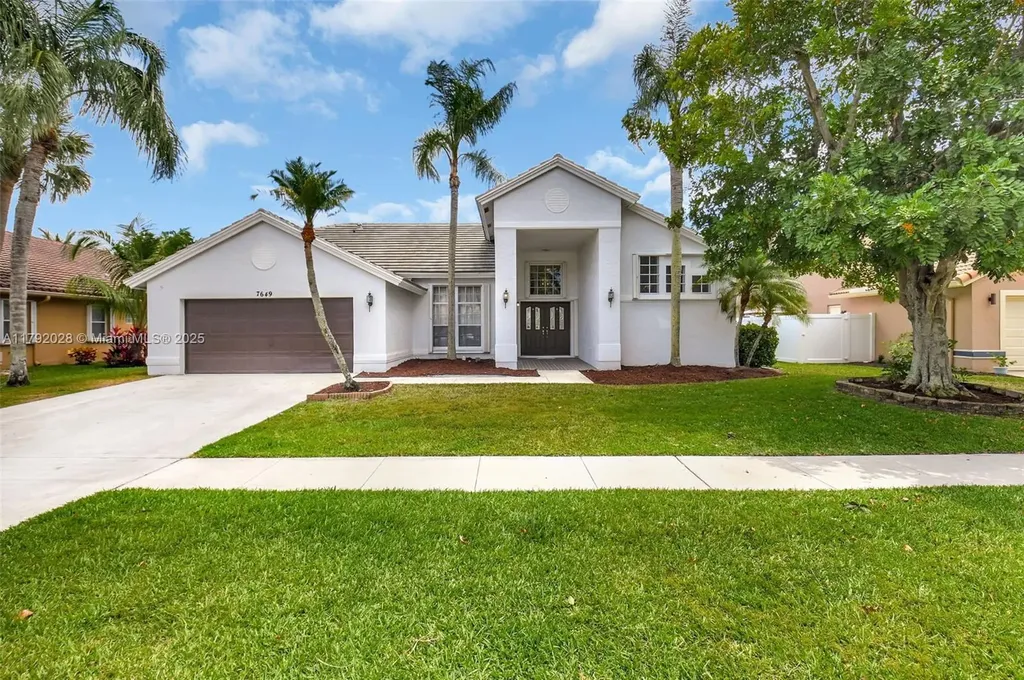 7649 Briar Cliff Circle Lake Worth FL 33467