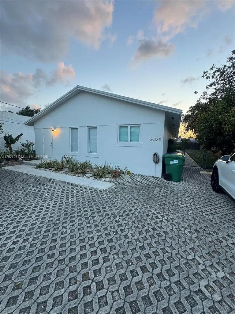 2028 SW 57th Court Miami FL 33155