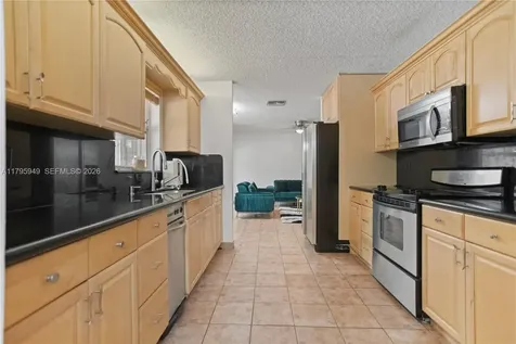1051 SW 95th Terrace Pembroke Pines FL 33025