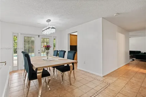 1051 SW 95th Terrace Pembroke Pines FL 33025