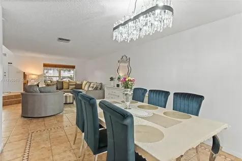 1051 SW 95th Terrace Pembroke Pines FL 33025
