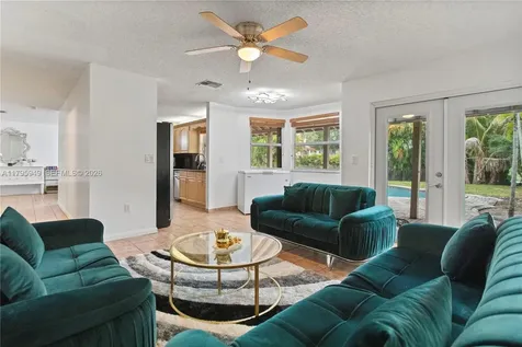 1051 SW 95th Terrace Pembroke Pines FL 33025