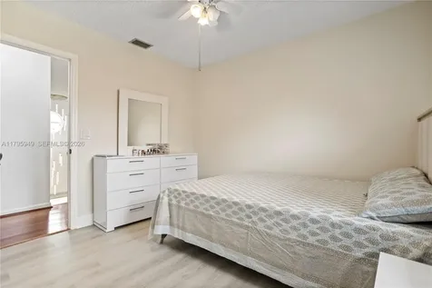 1051 SW 95th Terrace Pembroke Pines FL 33025