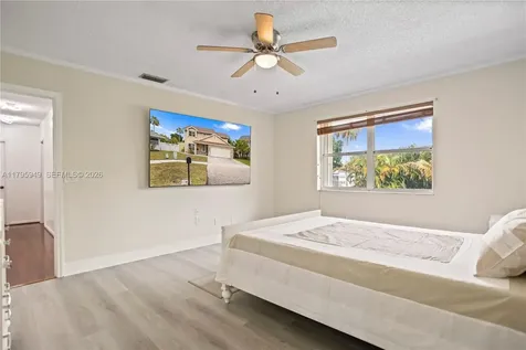 1051 SW 95th Terrace Pembroke Pines FL 33025