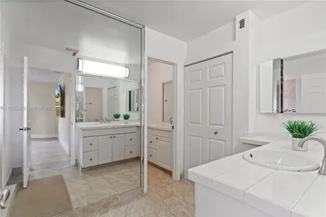 1051 SW 95th Terrace Pembroke Pines FL 33025
