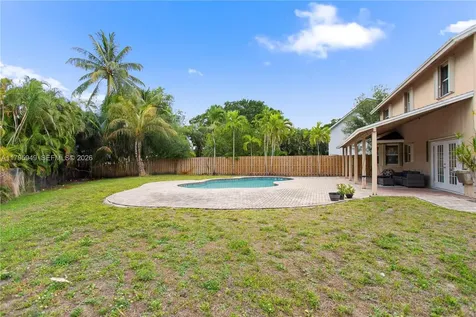 1051 SW 95th Terrace Pembroke Pines FL 33025