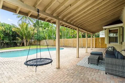1051 SW 95th Terrace Pembroke Pines FL 33025