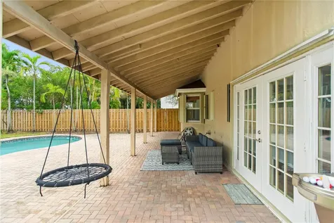 1051 SW 95th Terrace Pembroke Pines FL 33025