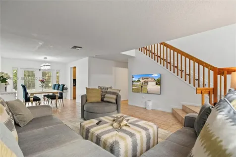 1051 SW 95th Terrace Pembroke Pines FL 33025