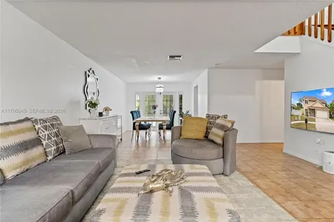 1051 SW 95th Terrace Pembroke Pines FL 33025